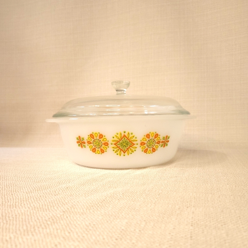 VINTAGE GLASBAKE 2QT CASSEROLE WITH LID